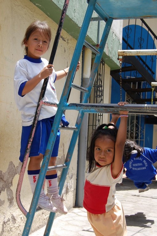 NIÑOS FELICES EN ECUADOR