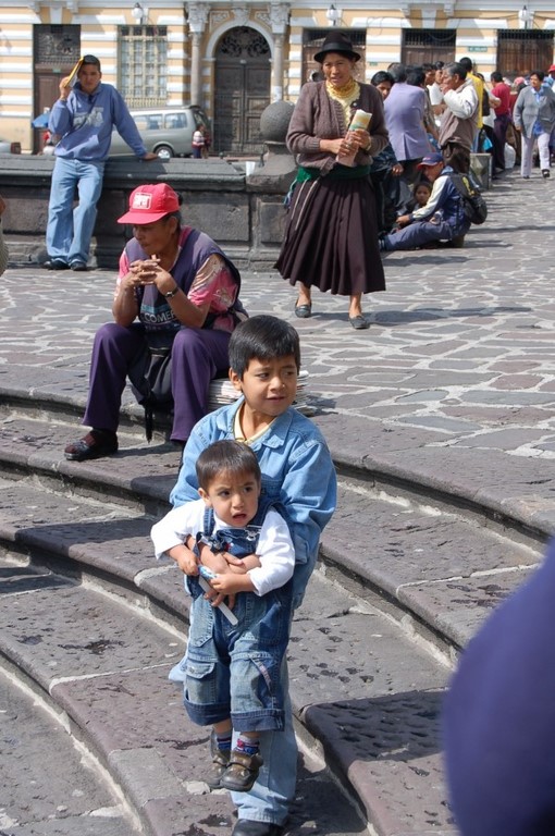 NIÑOS FELICES EN ECUADOR